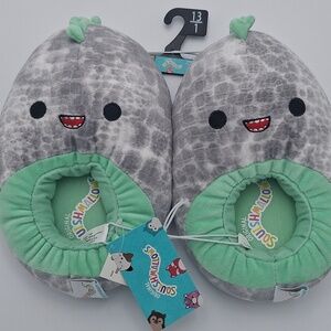 Squishmallows Gray and Green Slippers Kids Size 13/1 NEW